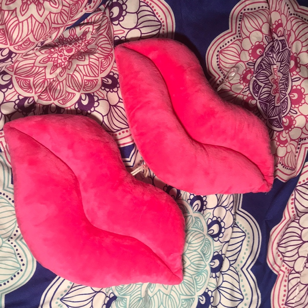 Pink Lip wall stickies